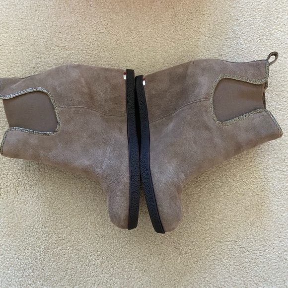 Donald J Pliner Dillon-On ankle wedge booties size 8.5 in Taupe oily suede color - Picture 7 of 9